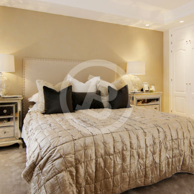 Elegante dormitorio - Fotografía de interiores en Marbella