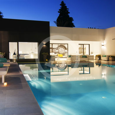 Villa moderna exclusiva en Marbella, servicios fotografía exteriores noctura